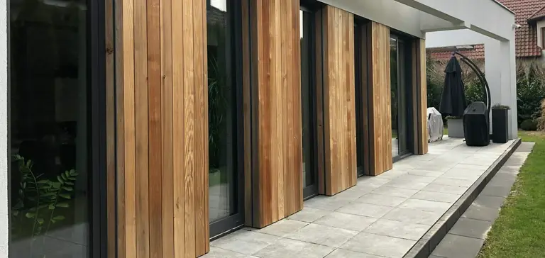 drewniane wykończenie ścian domu