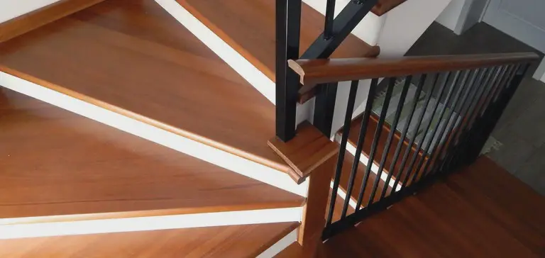 nowe drewniane schody
